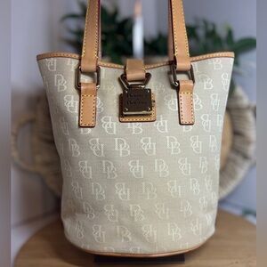 Dooney & Bourke Signature North South Bucket Shoulder Bag Canvas & Leather EUC